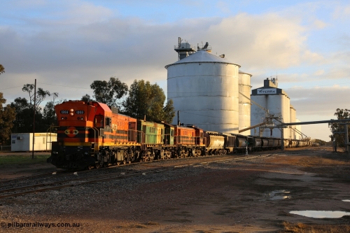130705 0512
Lock, grain train loading in progress with the Viterra fast flow auger in the distance, the train with 1203, 846 and 859 is about to split and shunt half the consist onto the mainline. July 5, 2013.
Keywords: 1200-class;1203;Clyde-Engineering-Granville-NSW;EMD;G12C;65-427;A-class;A1513;
