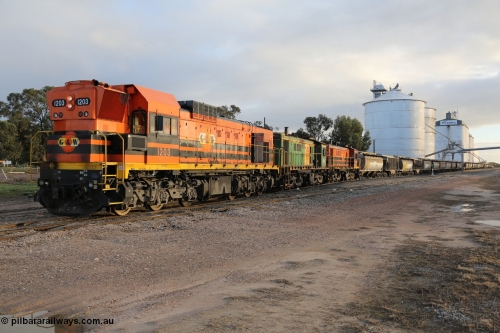 130705 0537
Lock, grain train loading in progress with the Viterra fast flow auger in the distance, the train with 1203, 846 and 859 is about to split and shunt half the consist onto the mainline. July 5, 2013.
Keywords: 1200-class;1203;Clyde-Engineering-Granville-NSW;EMD;G12C;65-427;A-class;A1513;