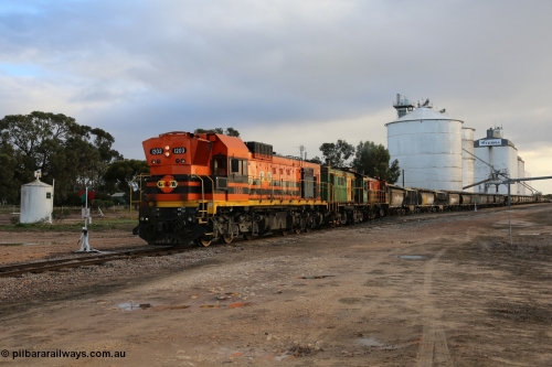 130705 0546
Lock, grain train loading in progress with the Viterra fast flow auger in the distance, the train with 1203, 846 and 859 is about to split and shunt half the consist onto the mainline. July 5, 2013.
Keywords: 1200-class;1203;Clyde-Engineering-Granville-NSW;EMD;G12C;65-427;A-class;A1513;