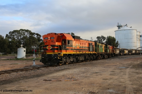 130705 0547
Lock, grain train loading in progress with the Viterra fast flow auger in the distance, the train with 1203, 846 and 859 is about to split and shunt half the consist onto the mainline. July 5, 2013.
Keywords: 1200-class;1203;Clyde-Engineering-Granville-NSW;EMD;G12C;65-427;A-class;A1513;