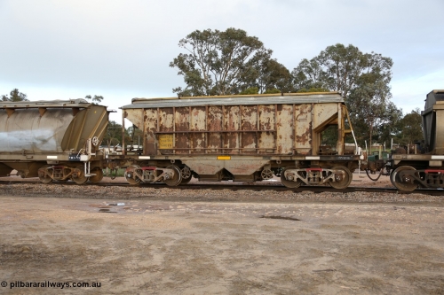 130705 0555
Lock, HBN type dual use ballast / grain hopper waggons, HBN 10 still with side gangways in place. One of seventeen built by South Australian Railways Islington Workshops in 1968 with a 25 ton capacity, increased to 34 tons in 1974. HBN 1-11 fitted with removable tops and roll-top hatches in 1999-2000. July 5, 2013.
Keywords: HBN-type;HBN10;1968/17-10;SAR-Islington-WS;