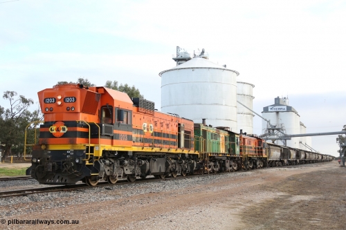130705 0585
Lock, located at the 148.5 km and originally named Terre when opened in May 1913, later renamed to Lock in December 1921. From the left background is the Ascom silo complex (Block 5), then blocks 2, 1 and 3, the train is on the mainline with the horizontal bunker (Block 4) on the right. July 5, 2013.
Keywords: 1200-class;1203;Clyde-Engineering-Granville-NSW;EMD;G12C;65-427;A-class;A1513;