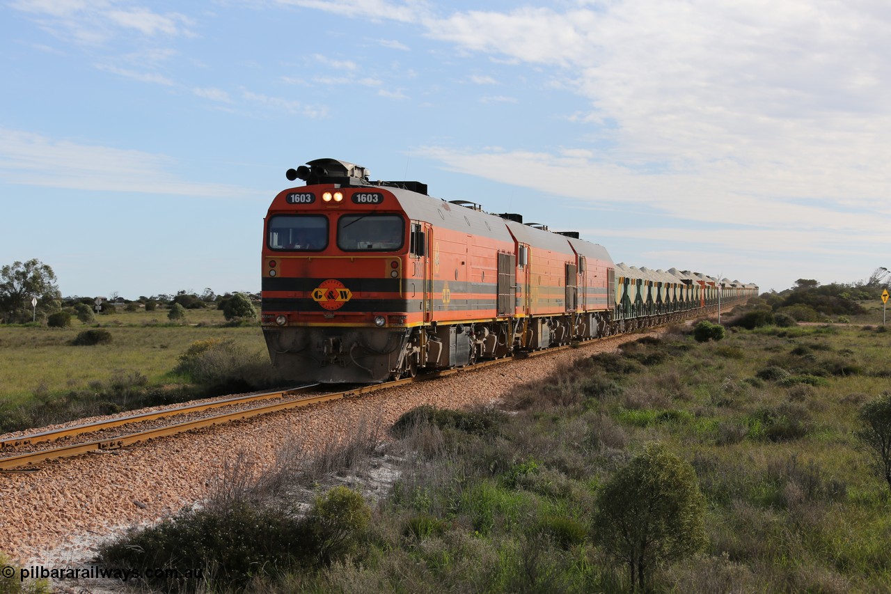 130708 0808
Moule, [url=https://goo.gl/maps/SWBMW]Mewett Rd grade crossing, 470.1 km[/url].
