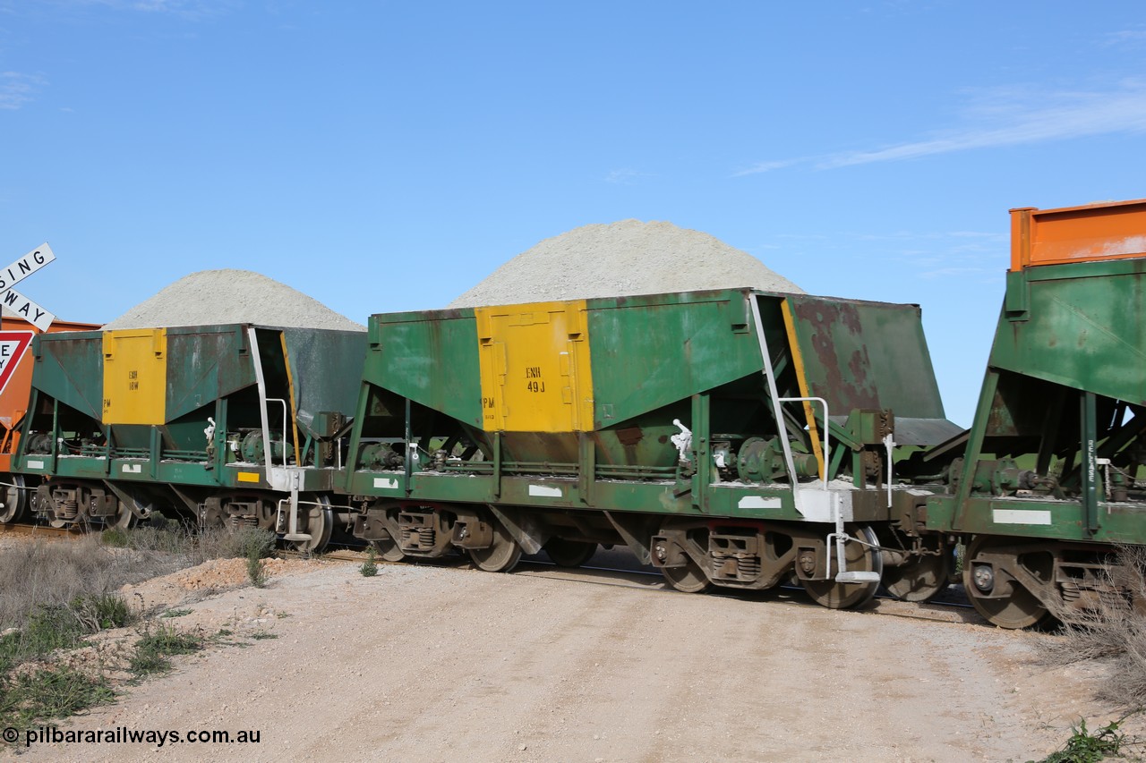 130708 0826
Moule, originally an Kinki Sharyo built NH type for the NAR now coded ENH type ENH 49, without hungry boards loaded with gypsum, [url=https://goo.gl/maps/SWBMW]Mewett Rd grade crossing, 470.1 km[/url].
Keywords: ENH-type;ENH49;Kinki-Sharyo-Japan;NH-type;NH949;