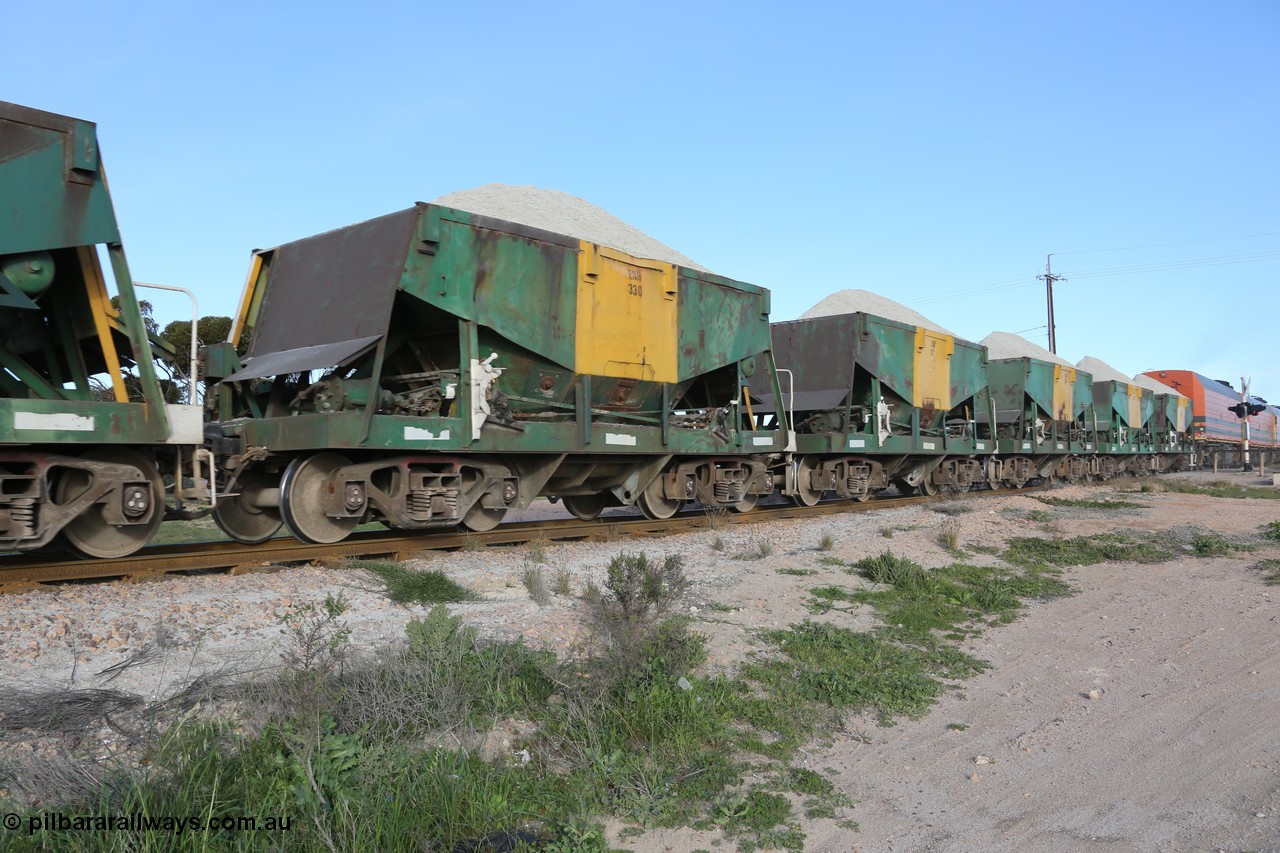 130708 0856
Penong Junction, originally an Kinki Sharyo built NH type for the NAR now coded ENH type ENH 33 Q, without hungry boards loaded with gypsum [url=https://goo.gl/maps/45FyW] located at the 429.7 km[url].
Keywords: ENH-type;ENH33;Kinki-Sharyo-Japan;NH-type;NH933;