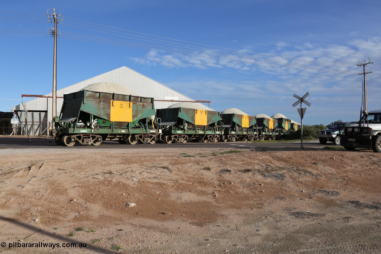 130708 0941
Thevenard originally an Kinki Sharyo built NH type for the NAR now coded ENH type ENH 32, with hungry boards still fitted coupled to others with them removed, loaded with gypsum crossing [url=https://goo.gl/maps/dgQdX]Bergmann Drive grade crossing, 434.2 km[/url].
Keywords: ENH-type;ENH32;Kinki-Sharyo-Japan;NH-type;NH932;