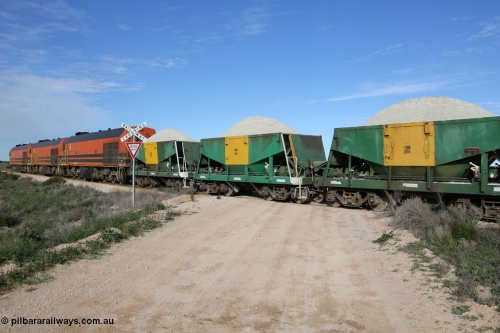 130708 0814
Moule, originally an Kinki Sharyo built NH type for the NAR now coded ENH type ENH 36 U, without hungry boards loaded with gypsum, [url=https://goo.gl/maps/SWBMW]Mewett Rd grade crossing, 470.1 km[/url].
Keywords: ENH-type;ENH36;Kinki-Sharyo-Japan;NH-type;NH936;