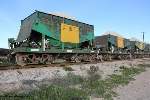 130708 0860
Penong Junction, originally an Kinki Sharyo built NH type for the NAR now coded ENH type ENH 39 B, still with hungry boards fitted loaded with gypsum [url=https://goo.gl/maps/45FyW] located at the 429.7 km[url].
Keywords: ENH-type;ENH39;Kinki-Sharyo-Japan;NH-type;NH939;