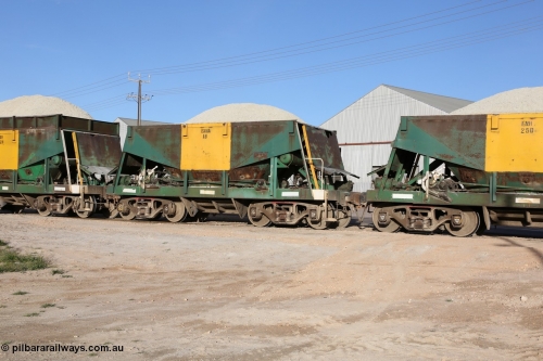 130708 0939
Thevenard originally an Kinki Sharyo built NHA type NHA 977 for the NAR now coded ENHA type ENHA 1, without hungry boards loaded with gypsum crossing [url=https://goo.gl/maps/dgQdX]Bergmann Drive grade crossing, 434.2 km[/url].
Keywords: ENHA-type;ENHA1;Kinki-Sharyo-Japan;NHA-type;NHA977;