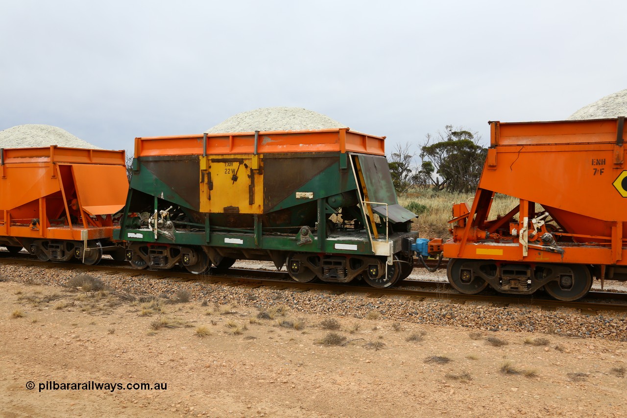161109 1916
Moule, originally built by Kinki Sharyo as the NH type for the NAR in 1968, sent to Port Lincoln in 1978, then rebuilt and recoded ENH type in 1984, ENH 22 with hungry boards loaded with gypsum.
Keywords: ENH-type;ENH22;Kinki-Sharyo-Japan;NH-type;NH922;