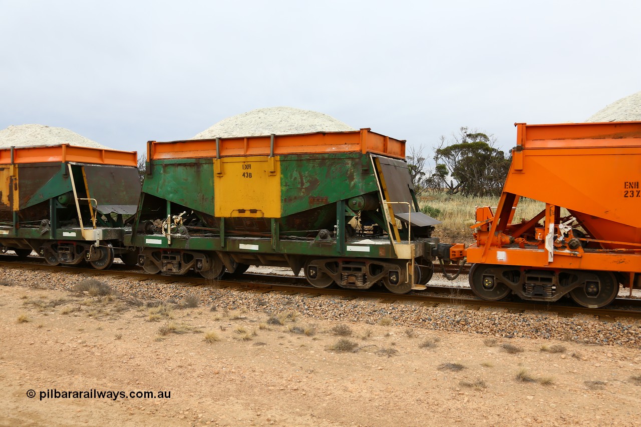 161109 1918
Moule, originally built by Kinki Sharyo as the NH type for the NAR in 1968, sent to Port Lincoln in 1978, then rebuilt and recoded ENH type in 1984, ENH 43 with hungry boards loaded with gypsum.
Keywords: ENH-type;ENH43;Kinki-Sharyo-Japan;NH-type;