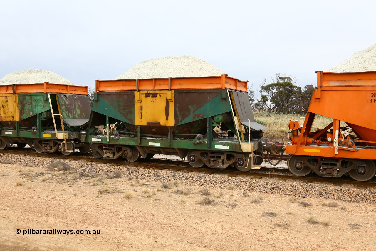 161109 1924
Moule, originally built by Kinki Sharyo as the NH type for the NAR in 1968, sent to Port Lincoln in 1978, then rebuilt and recoded ENH type in 1984, ENH 38 with hungry boards loaded with gypsum.
Keywords: ENH-type;ENH38;Kinki-Sharyo-Japan;NH-type;NH938;