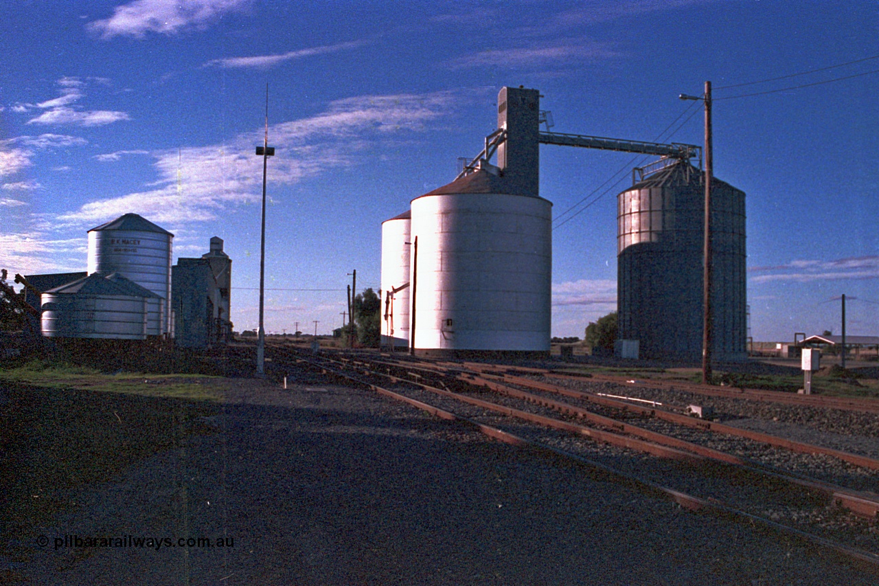 102-03
Birchip yard view looking north, silo complex in the distance and Ascom style barley silos with Aquila annex at right, stock yards at extreme right, Geelong style silos in the distance.
