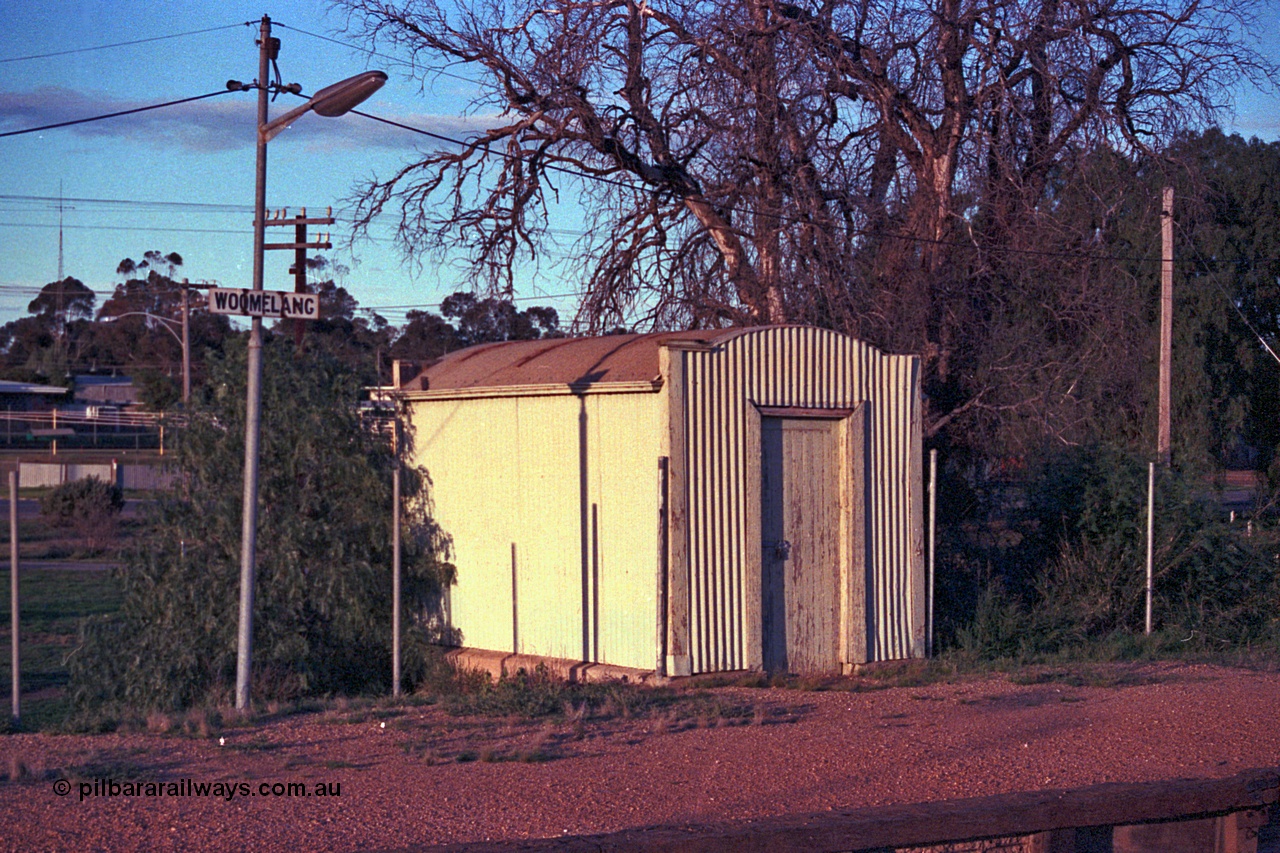 102-06
Woomelang station platform shed, lamp shed?
