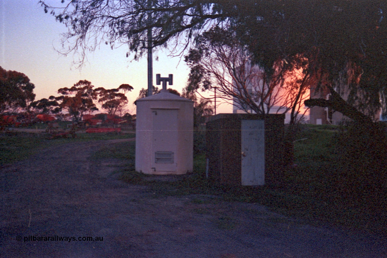 102-12
Speed radio repeater site.
