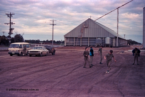102-16
Dumosa station, view of the horizontal grain bunker.
