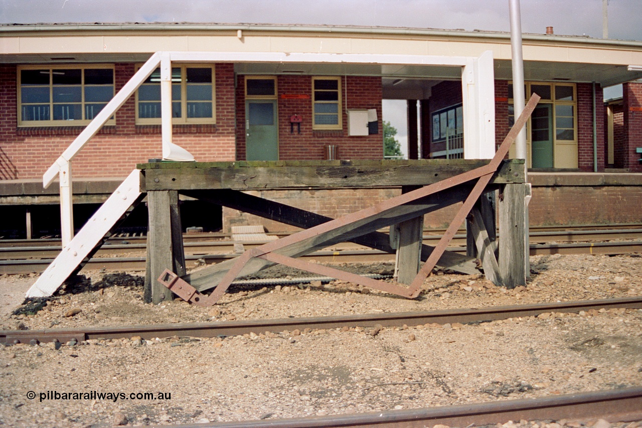 103-04
Springhurst station building overview, staff exchange platform and walkway across tracks, apparatus set up gauge, signal levers visible in windows, staff exchange box on station wall.
