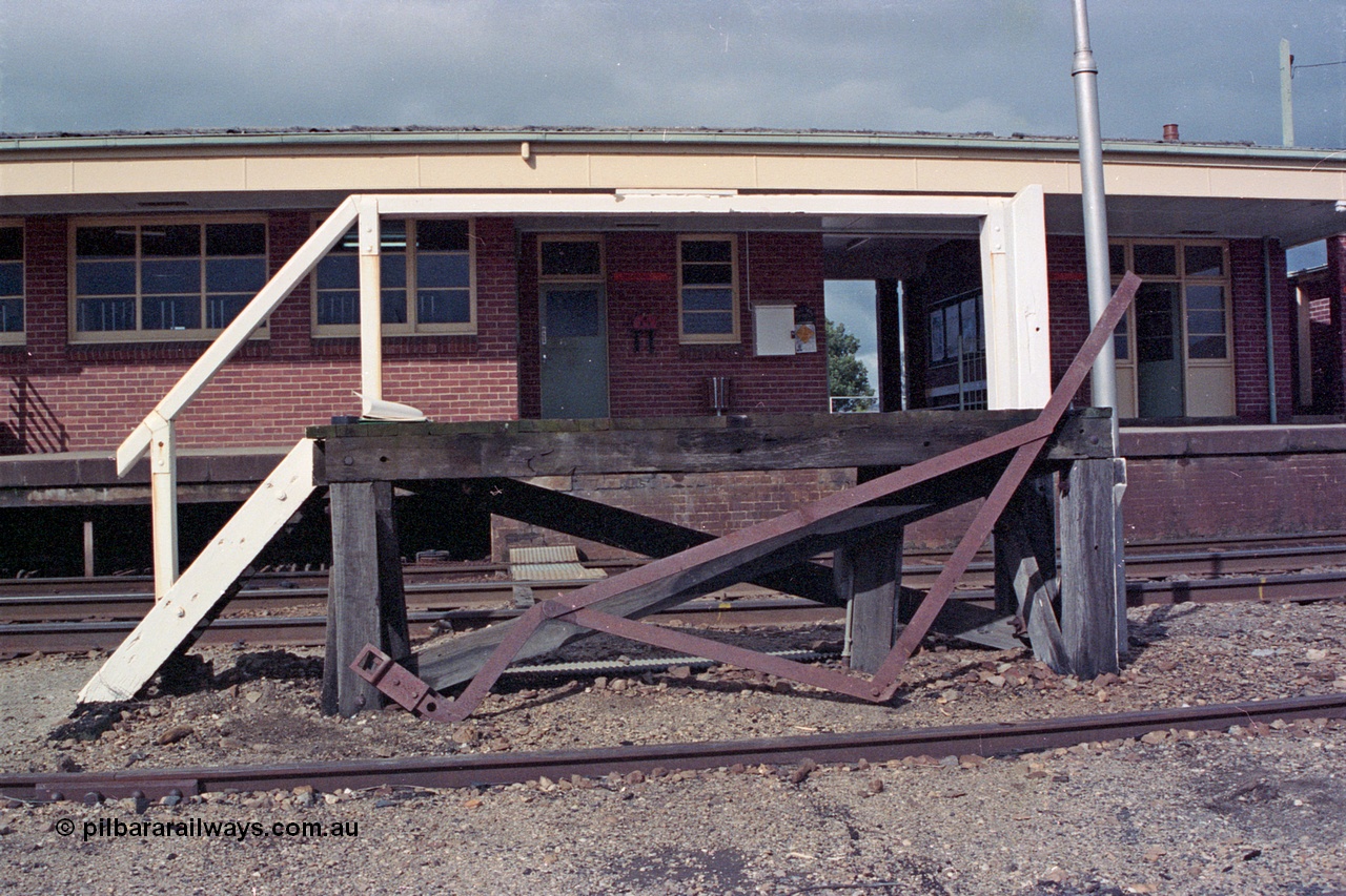 103-05
Springhurst station building overview, staff exchange platform and walkway across tracks, apparatus set up gauge, signal levers visible in windows, staff exchange box on station wall.
