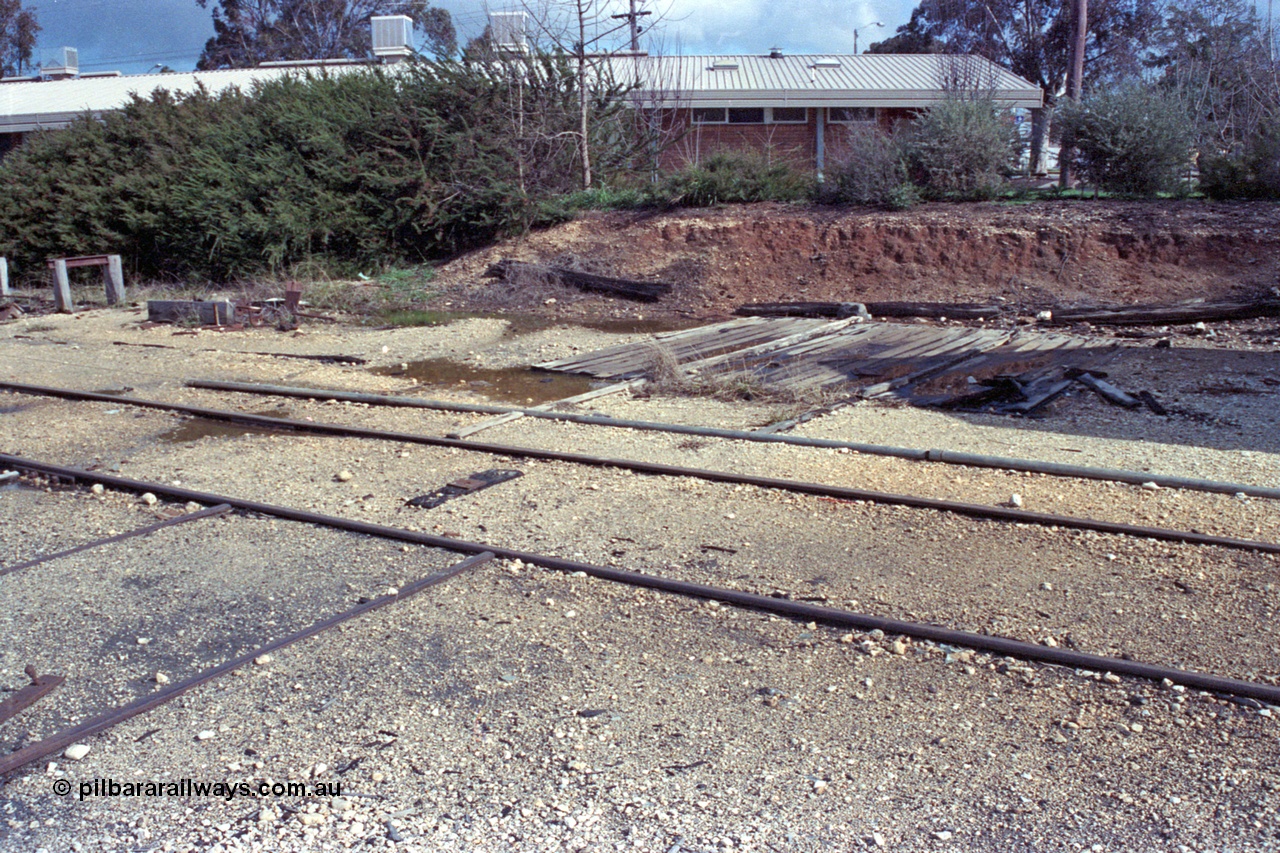 103-11
Rutherglen, remains of gangers hut, not turntable pivot in middle of broad gauge rails.
