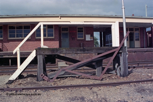 103-05
Springhurst station building overview, staff exchange platform and walkway across tracks, apparatus set up gauge, signal levers visible in windows, staff exchange box on station wall.
