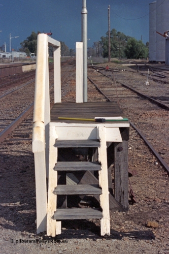 103-08
Springhurst station yard view, staff exchange platform, elevation from access stairs, platform on the left and silo complex on the right, between No.2 and 3 Roads.
