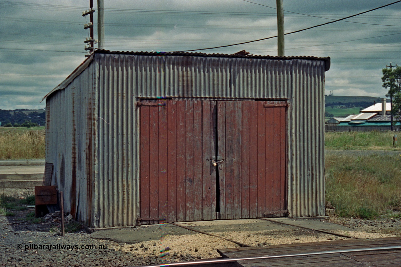 104-16
Wallan, gangers trolley shed, front view from up line.
