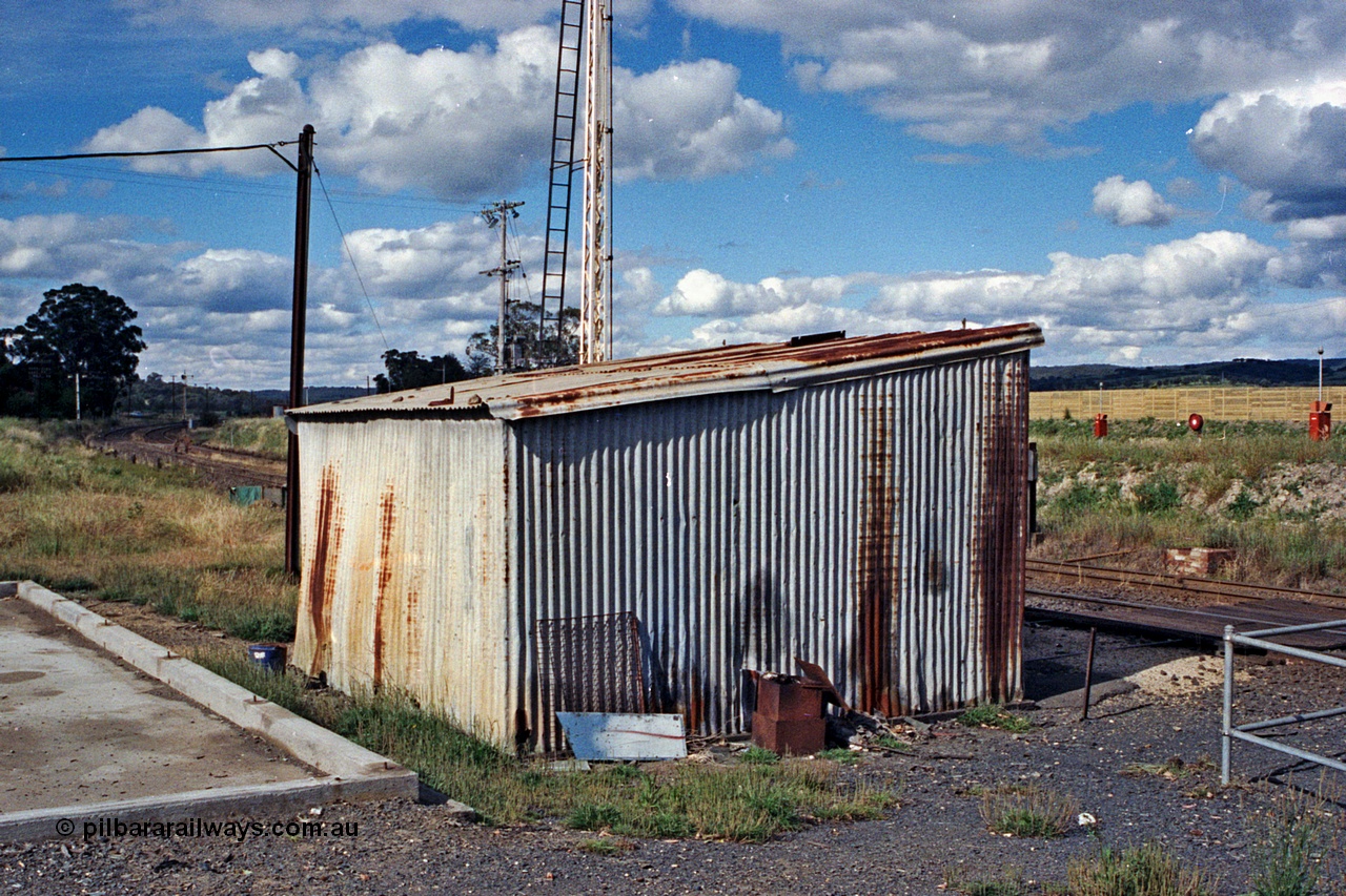 104-21
Wallan, gangers trolley shed, view from rear.
