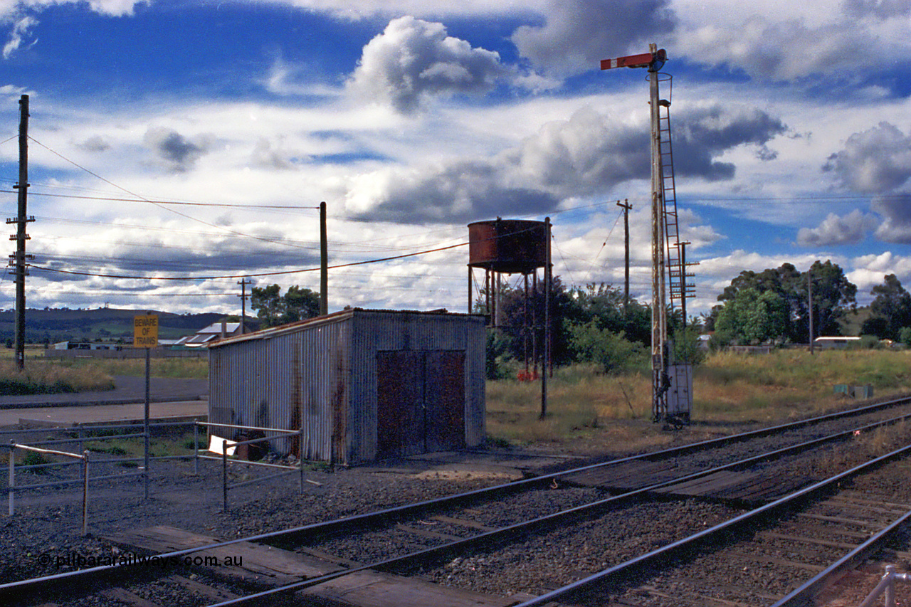 104-22
Wallan, gangers trolley shed, semaphore signal post 12, looking from up platform, water tank in background.
