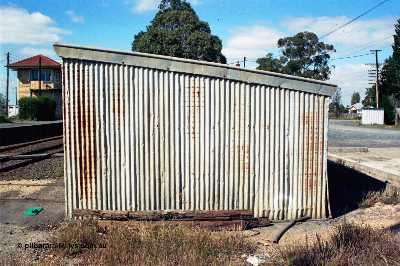 105-10
Wallan, gangers trolley shed, north side elevation.
