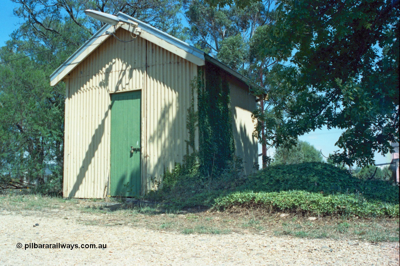 105-26
Wallan, station platform 1 lamp shed detail front 3/4 view.
