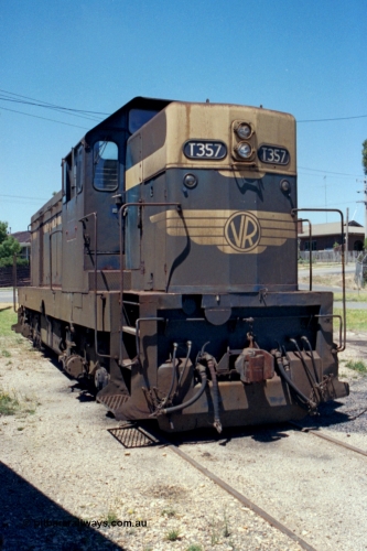 105-36
Seymour loco depot turntable roads, broad gauge 2nd series Victorian Railways T class T 357 Clyde Engineering EMD model G8B serial 61-242 under SRHC ownership.
Keywords: T-class;T357;Clyde-Engineering-Granville-NSW;EMD;G8B;61-242;