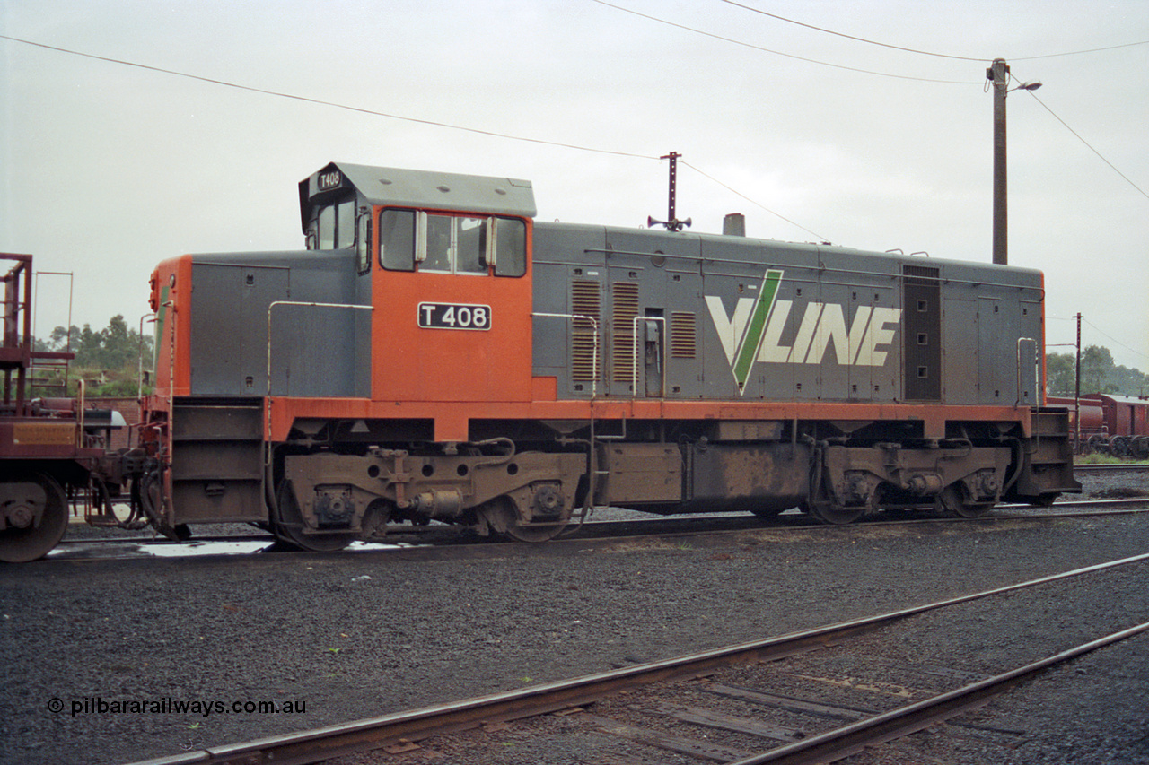 106-22
Seymour loco depot, V/Line broad gauge T class loco T 408 Clyde Engineering EMD model G18B serial 68-624, side view, with stabled ballast train.
Keywords: T-class;T408;Clyde-Engineering-Granville-NSW;EMD;G18B;68-624;