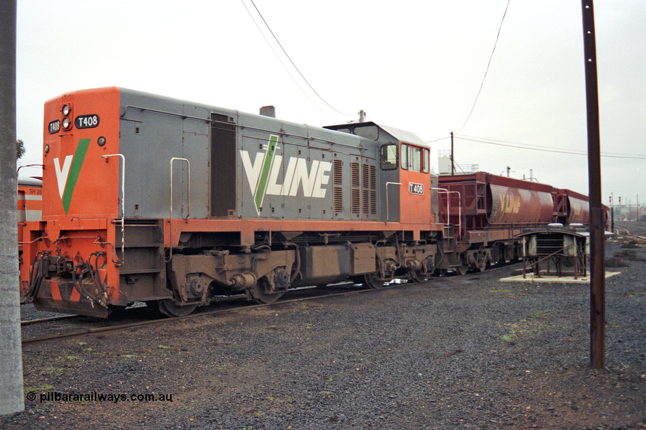 106-23
Seymour loco depot, V/Line broad gauge T class loco T 408 Clyde Engineering EMD model G18B serial 68-624, with stabled ballast train.
Keywords: T-class;T408;Clyde-Engineering-Granville-NSW;EMD;G18B;68-624;