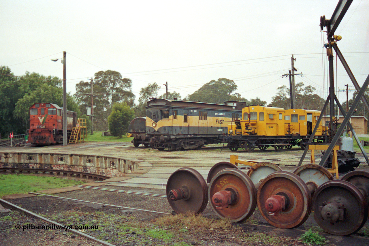 106-26
Seymour loco depot, turntable pit, V/Line standard gauge Y class Y 102 Clyde Engineering EMD model G6B serial 63-292, and broad gauge CM class bogie parcel van CM 10 and rail tractors RT class RT?? and RT??
Keywords: Y-class;Y102;Clyde-Engineering-Granville-NSW;EMD;G6B;63-292;CM-class;CM10;RT-class;rail-tractor;