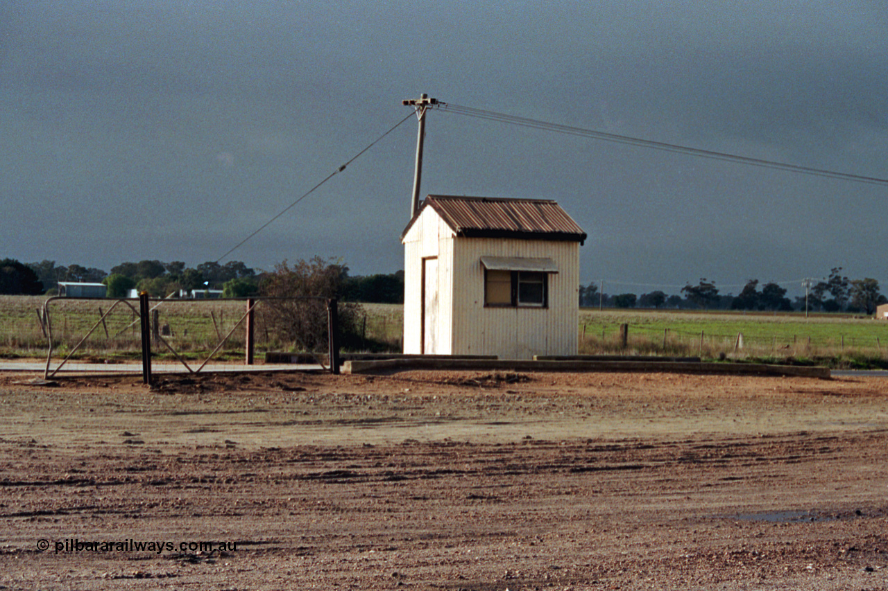 106-32
Nagambie road vehicle weighbridge and scale room.
