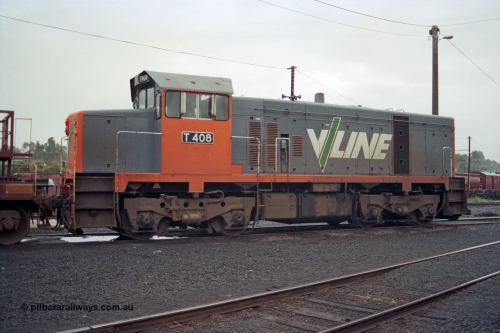 106-22
Seymour loco depot, V/Line broad gauge T class loco T 408 Clyde Engineering EMD model G18B serial 68-624, side view, with stabled ballast train.
Keywords: T-class;T408;Clyde-Engineering-Granville-NSW;EMD;G18B;68-624;