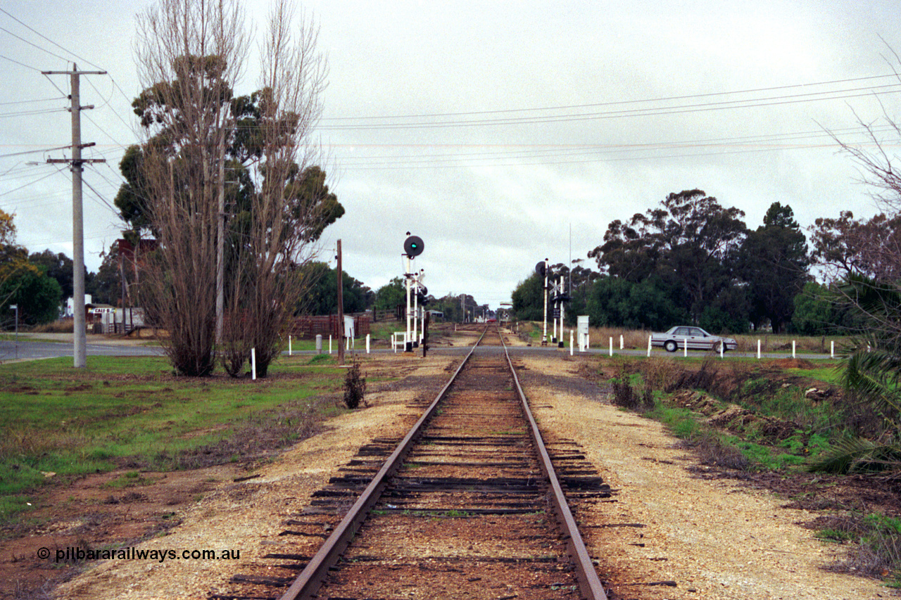 107-00
Kyabram station yard overview, looking south from the Echuca end, searchlight signal post, up home arrival.
