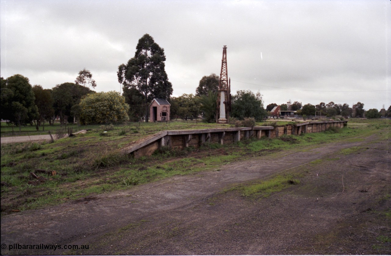 107-11
Tongala station yard, goods platform and loading crane, weighbridge scale room in background.
