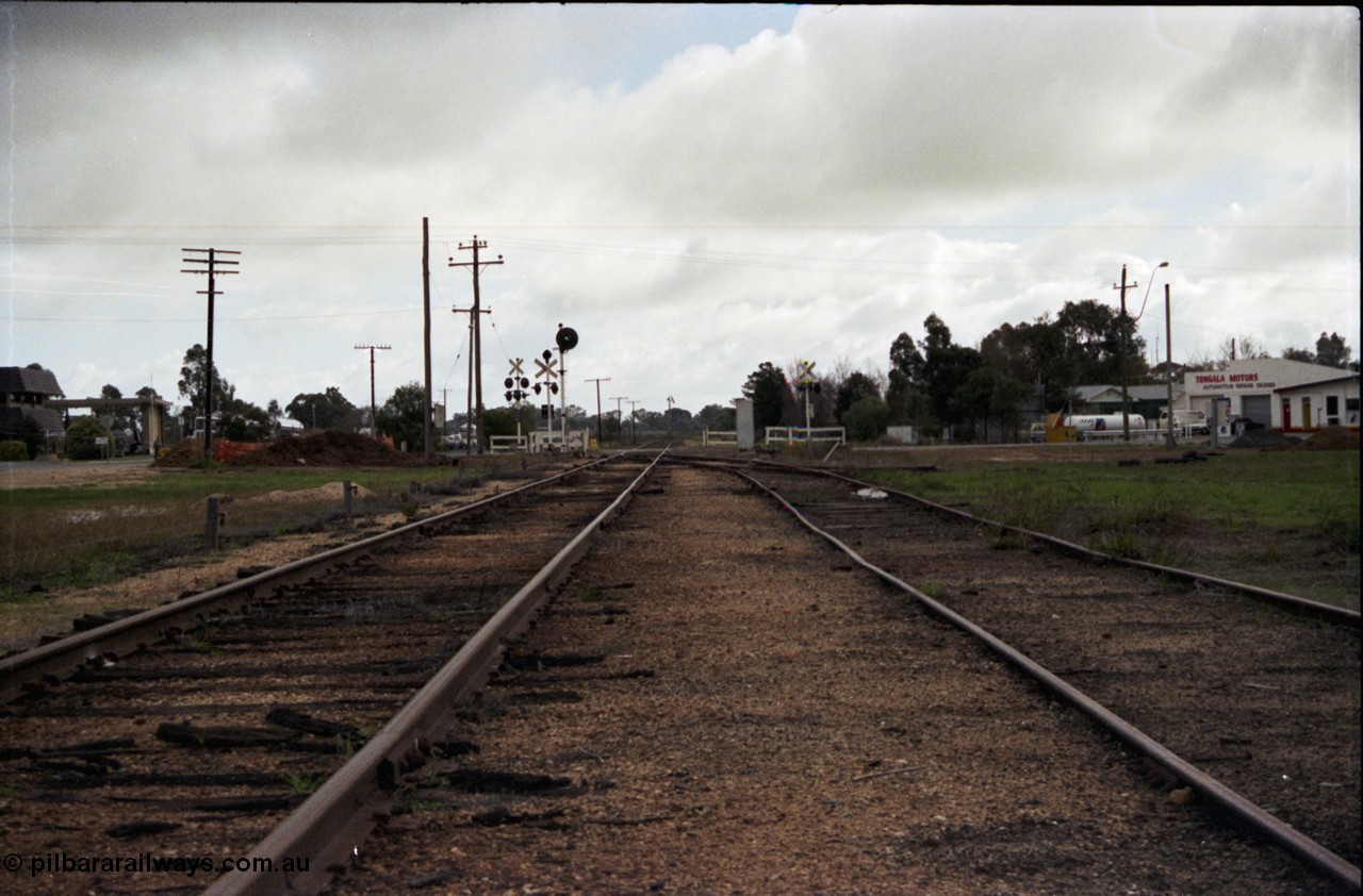 107-15
Tongala station yard overview looking north, departure searchlight signal.
