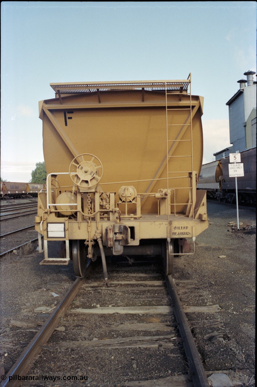 107-23
Echuca yard view, Sidings A, broad gauge V/Line Grain VHHF type bogie grain waggon VHHF 876, hand brake end detail view.
Keywords: VHHF-type;VHHF876;V/Line-Ballarat-Nth-WS;