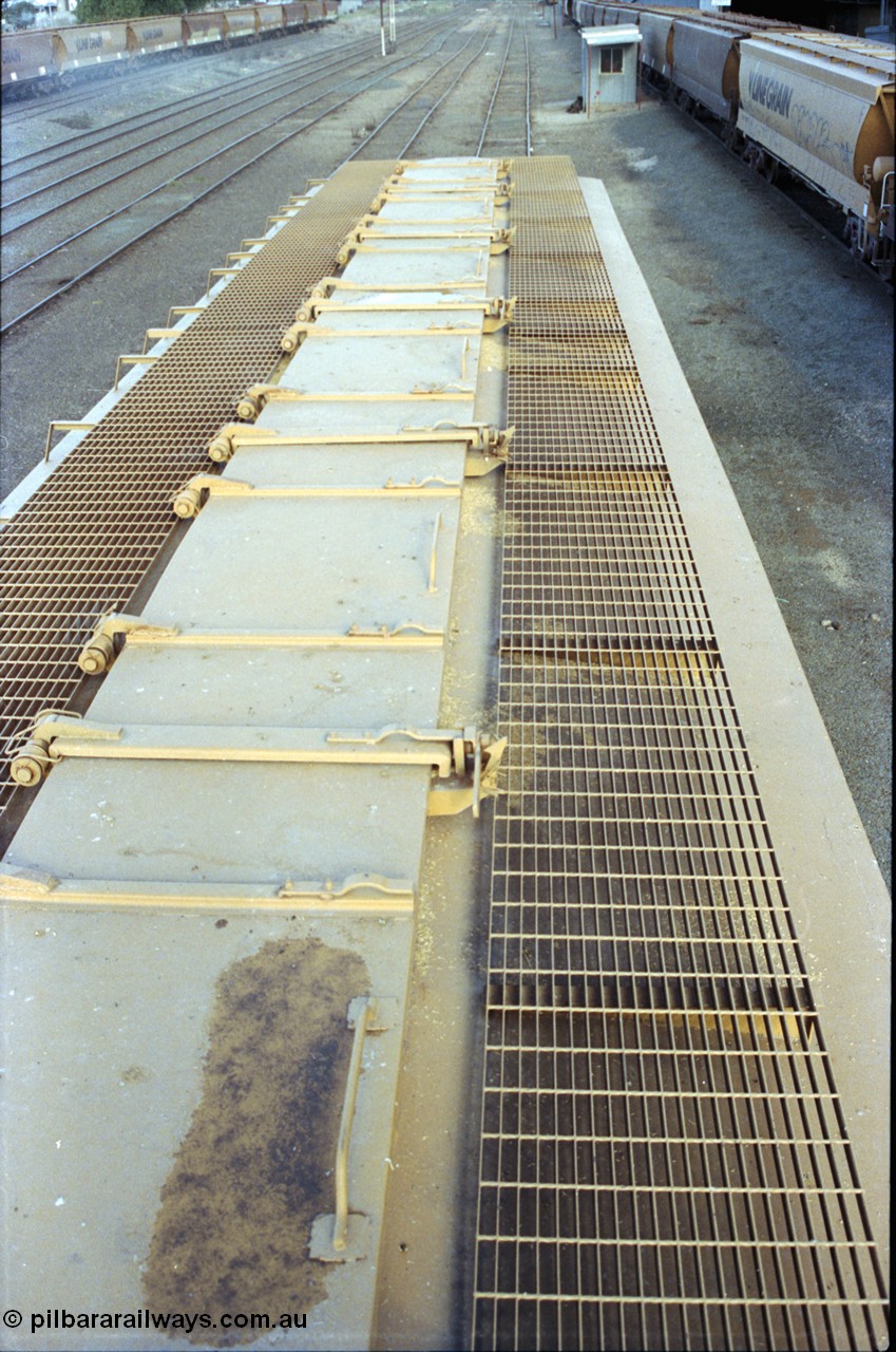 107-24
Echuca yard view, Sidings A, broad gauge V/Line Grain VHHF type bogie grain waggon VHHF 876, roof detail view.
Keywords: VHHF-type;VHHF876;V/Line-Ballarat-Nth-WS;