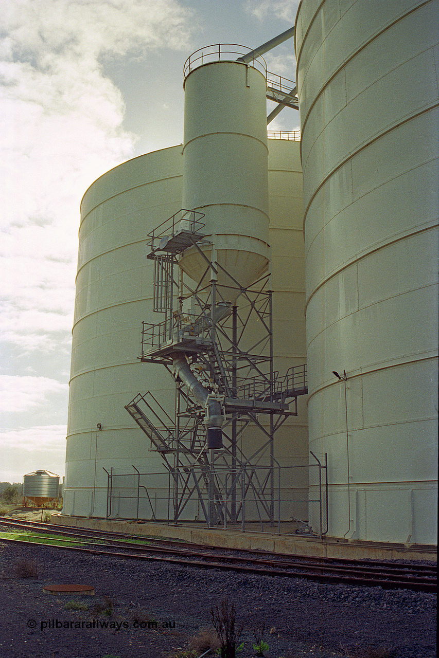 108-01
Murchison East silo complex, detail photos Ascom Jumbo silo rail outflow spout, right side elevation, hopper silo.
