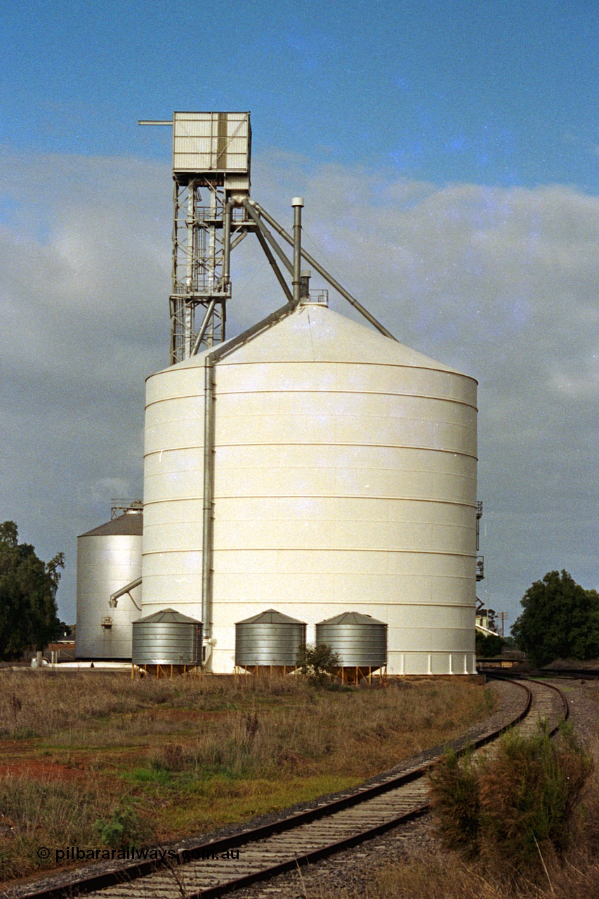 108-05
Murchison East silo complex, elevation of the Ascom Jumbo silo elevator, mobile grain bins in foreground.
