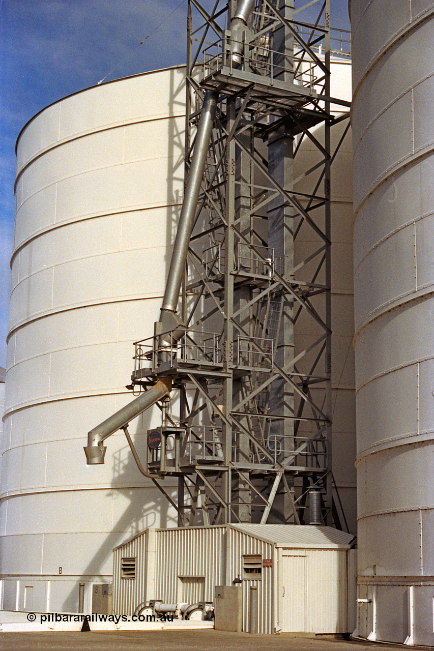 108-09
Murchison East silo complex, detail photos Ascom Jumbo silo road outflow spout.
