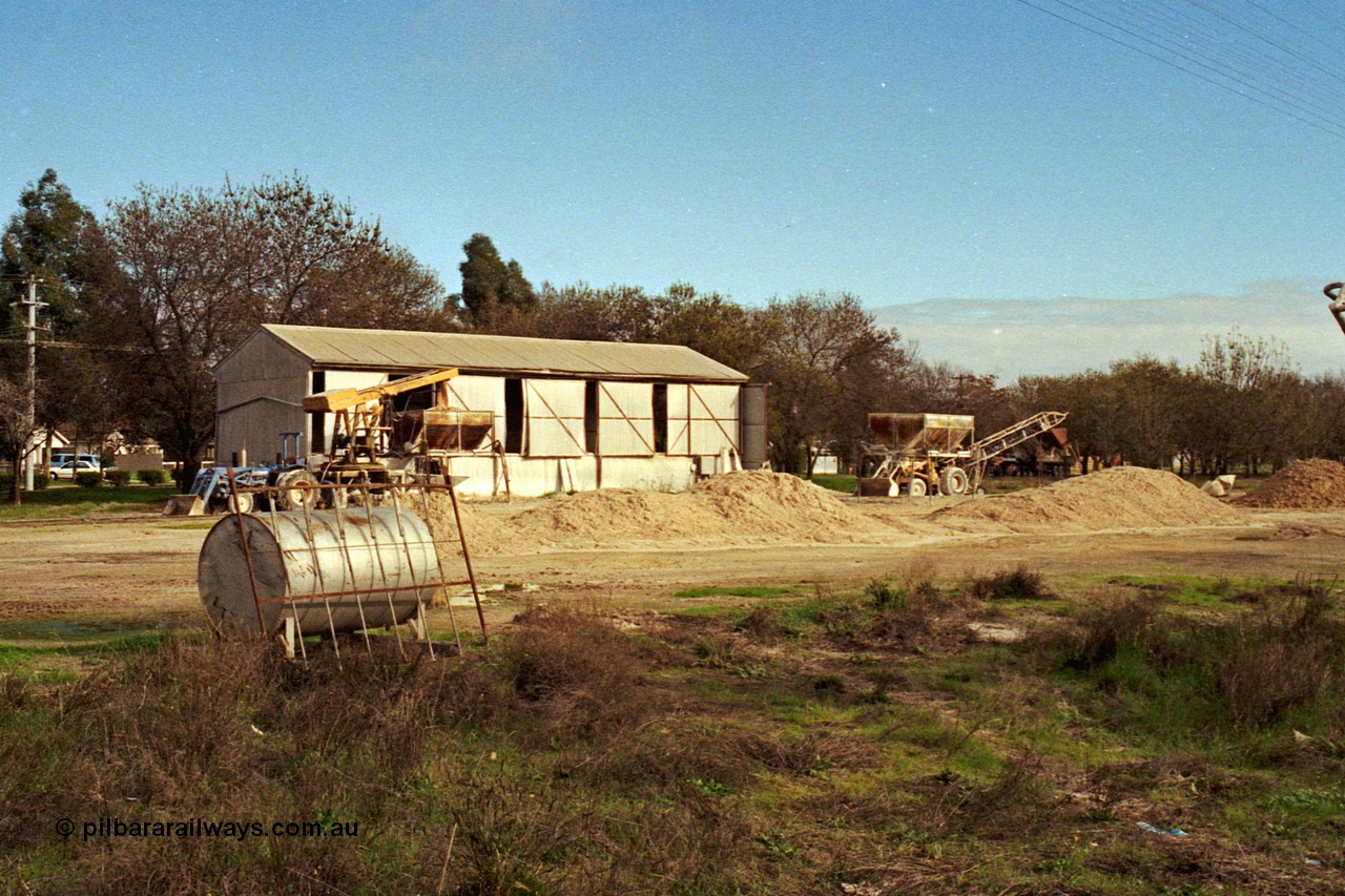 108-27
Tatura, super phosphate shed, unloading contraption and truck bins.
