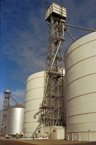 108-08
Murchison East silo complex, elevation of the Ascom Jumbo elevator tower, inflow grate and road outflow spout.
