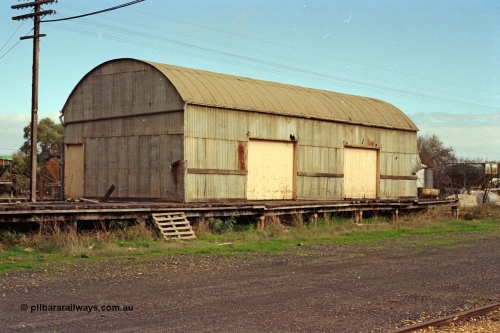 108-25
Tatura, yard curved roof goods shed and platform.

