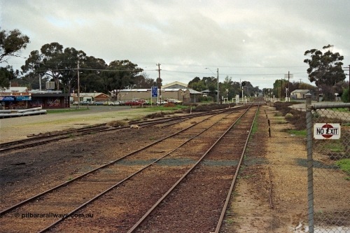 108-32
Kyabram, station yard overview, looking south, searchlight departure signal.
