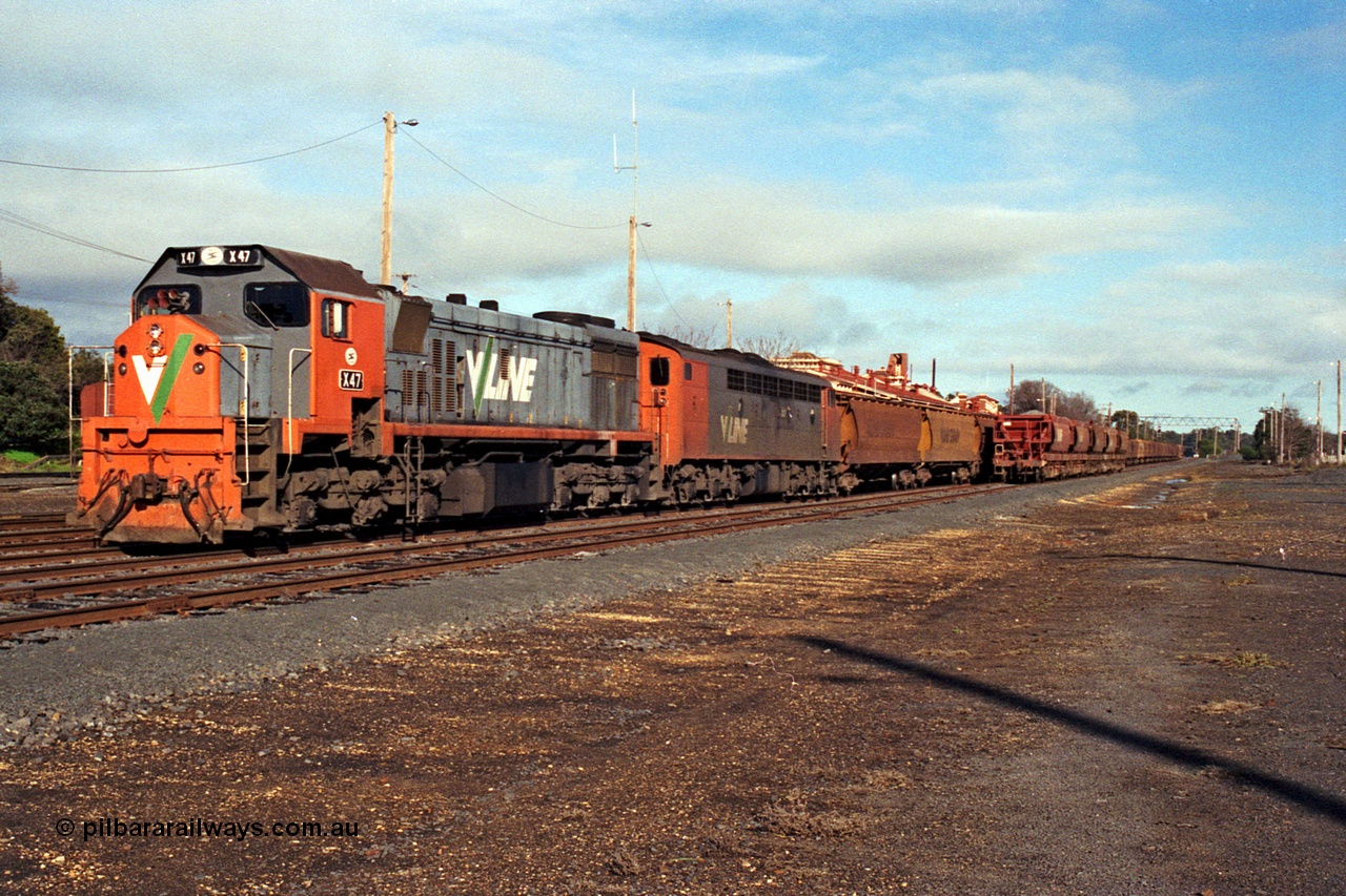 109-13
Seymour, station rationalised yard overview with V/Line broad gauge stabled grain train, X class X 47 Clyde Engineering EMD model G26C serial 75-794 and S class S 307 'John Pascoe Fawkner' Clyde Engineering EMD model A7 serial 57-171, V/Line Grain VHGF type bogie grain waggons, loaded VZMF type bogie ballast hopper waggons next to grain train.
Keywords: X-class;X47;Clyde-Engineering-Rosewater-SA;EMD;G26C;75-794;