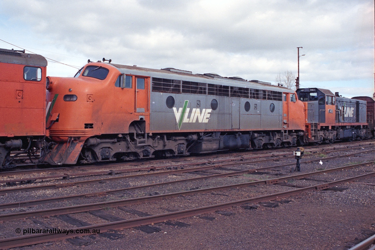 109-25
Benalla, yard view, V/Line broad gauge B class B 64 Clyde Engineering EMD model ML2 serial ML2-5 and T class T 403 Clyde Engineering EMD model G18B serial 67-498, stabled down Wodonga goods train 9303, point rodding and indicator.
Keywords: B-class;B64;Clyde-Engineering-Granville-NSW;EMD;ML2;ML2-5;bulldog;